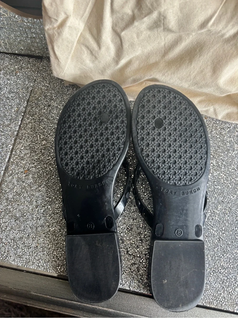 ⭐️Tory Burch Black Patent Flip-Flop Sandals Size 8‎